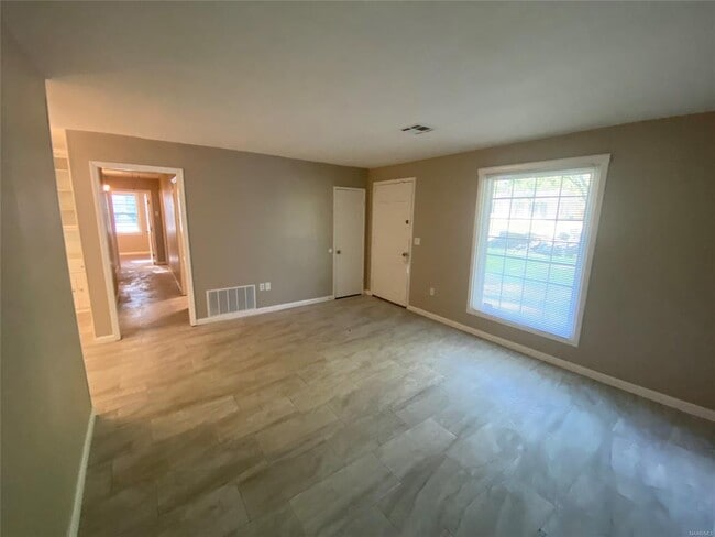 Building Photo - 3540 Farwood Dr
