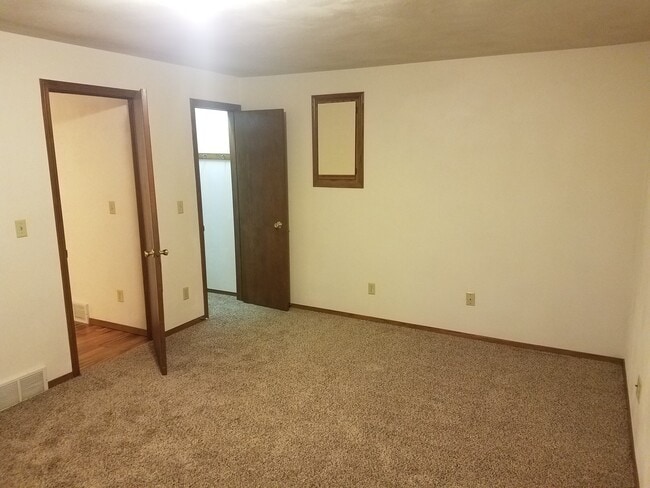 Building Photo - 2220-2 Skylark Dr