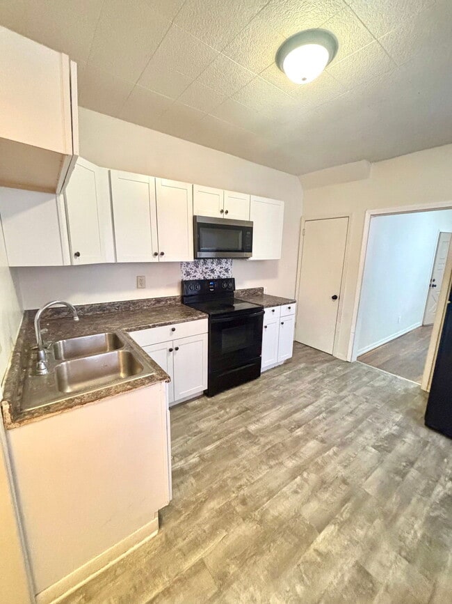 Building Photo - 14 Ruby St