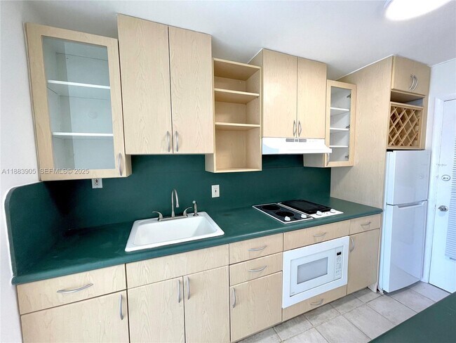 Building Photo - 1100 NE 11th St