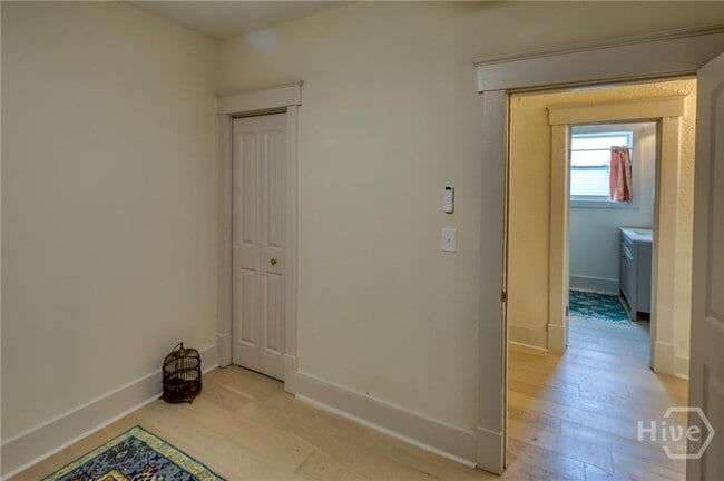 Building Photo - 1136 E 39th St