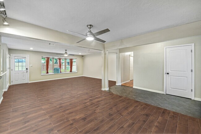 Building Photo - 2018 Westlake Rd