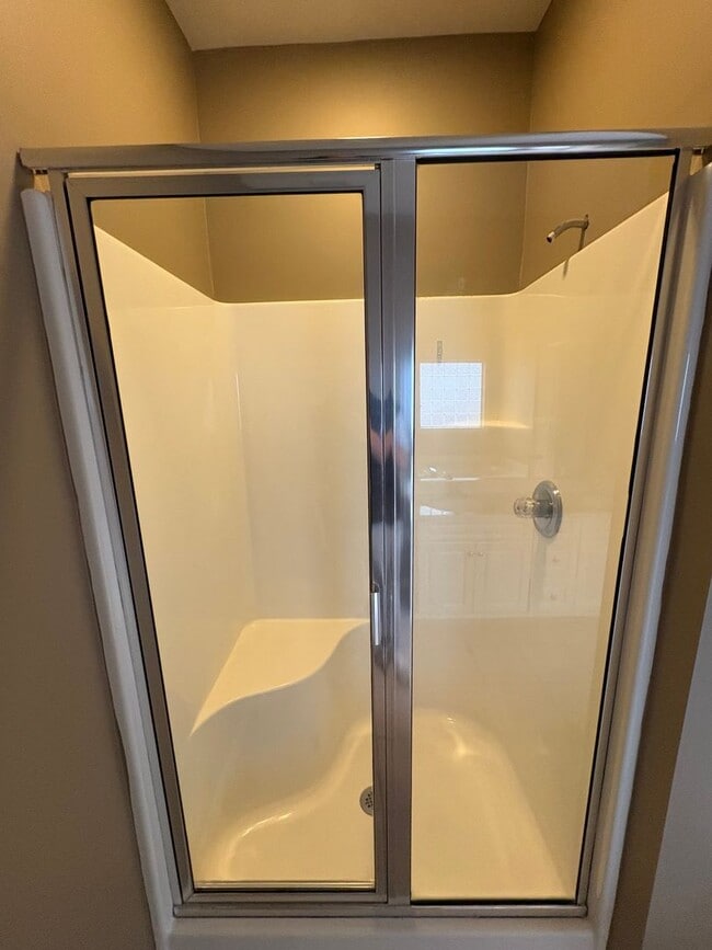 Building Photo - For rent