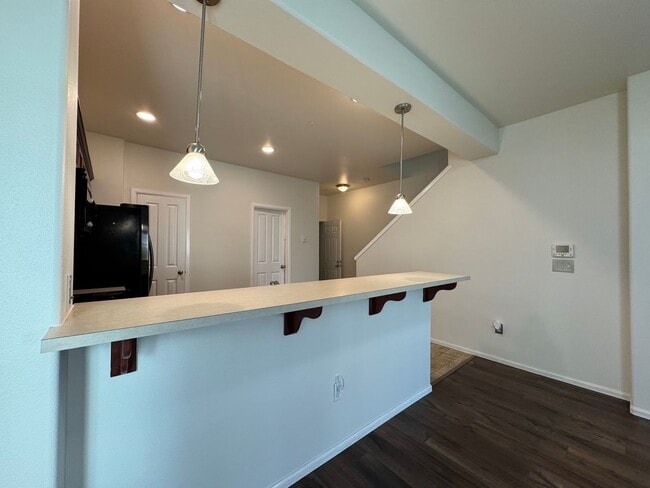 Building Photo - 2 Bed, 3 Bath in Cordata Neighborhood