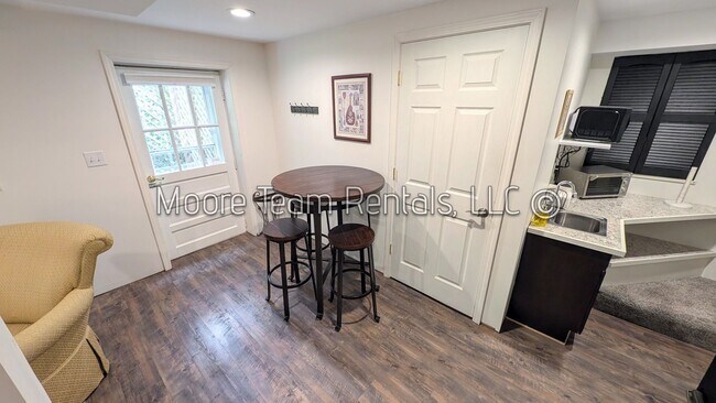 Building Photo - 3/2.5 House Near Brevard - Furnished or Unfurnished