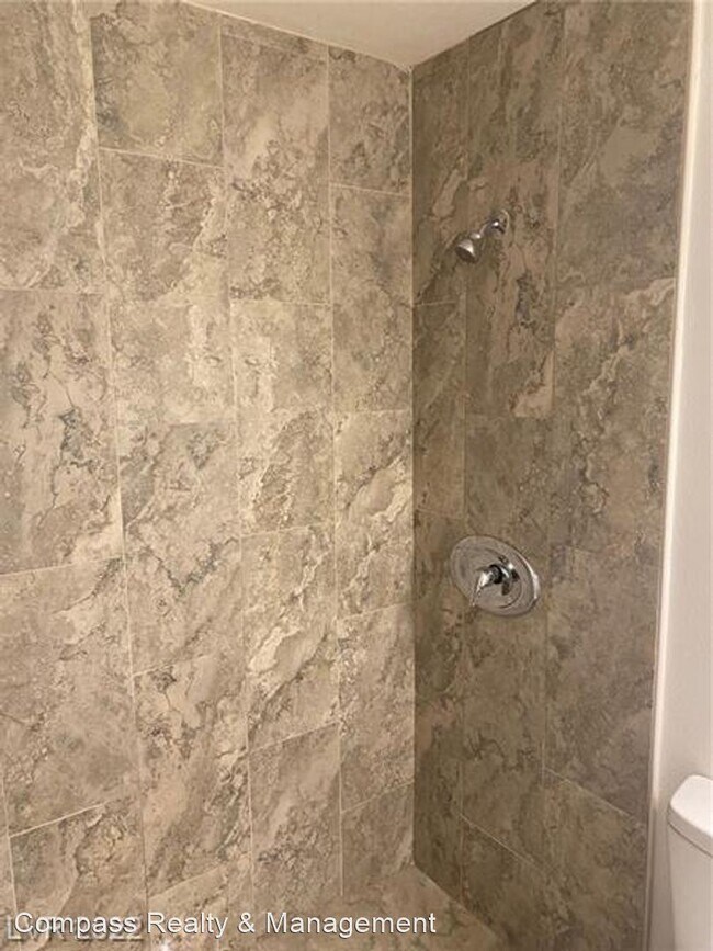 Building Photo - 3 br, 1.5 bath House - 3481 Villa Knolls S...