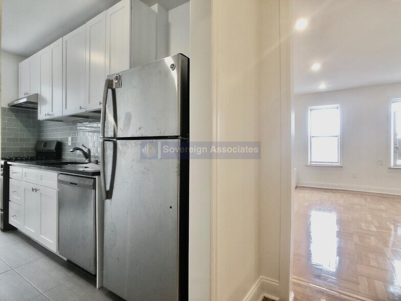 Building Photo - 175 Pinehurst Ave