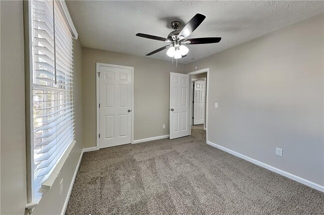 Building Photo - 3094 Calumet Cir NW