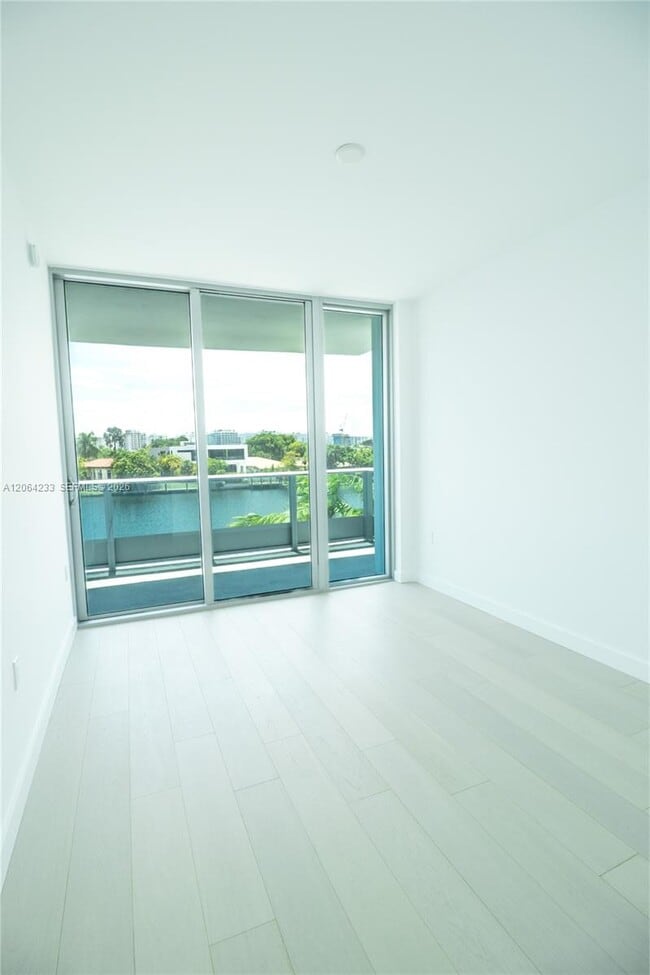 Building Photo - 9221 E Bay Harbor Dr