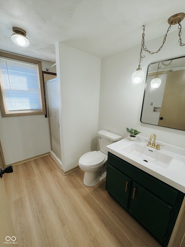 Building Photo - 439 Pleasantview Dr