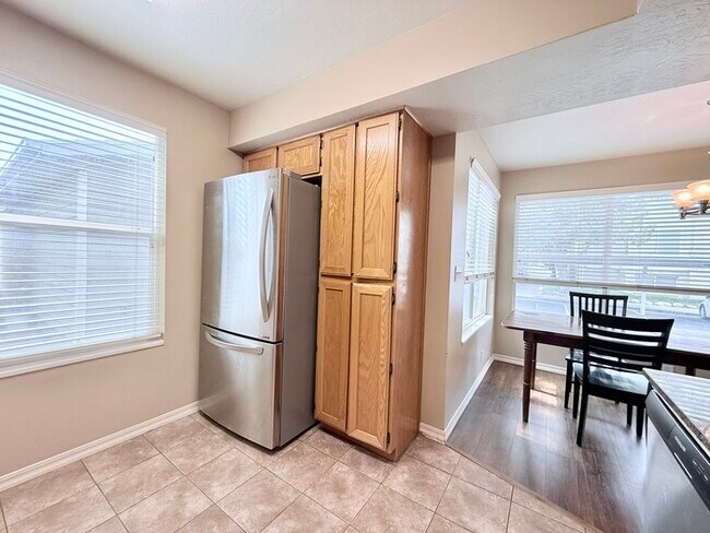 Building Photo - Murray Condo