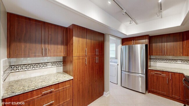 Building Photo - 488 Forestview Dr