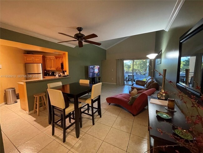 Building Photo - 9711 Fontainebleau Blvd