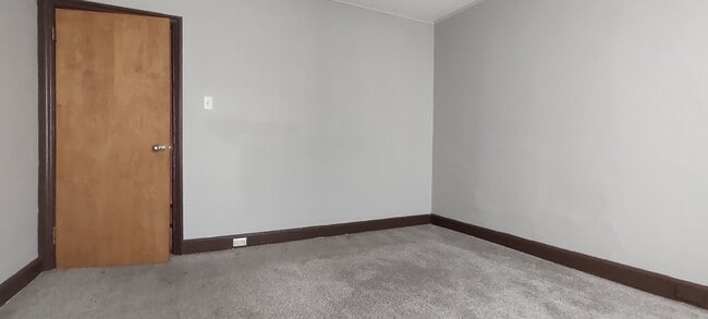 Building Photo - 549 N Front St