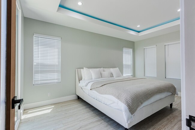 Building Photo - 10068 Russell Ave