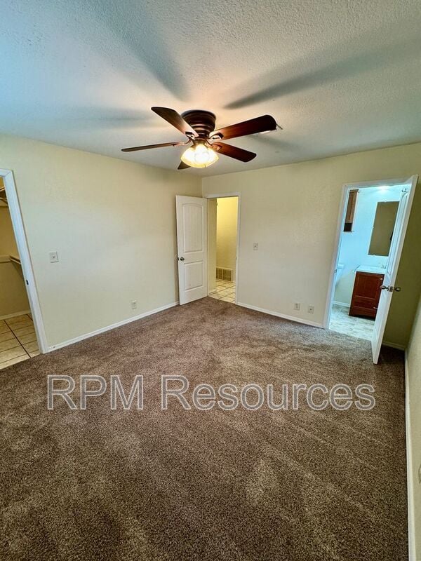 Building Photo - 440 E Carson Ln