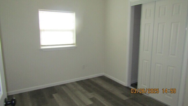 Building Photo - Newly renovated! Pet Friendly!