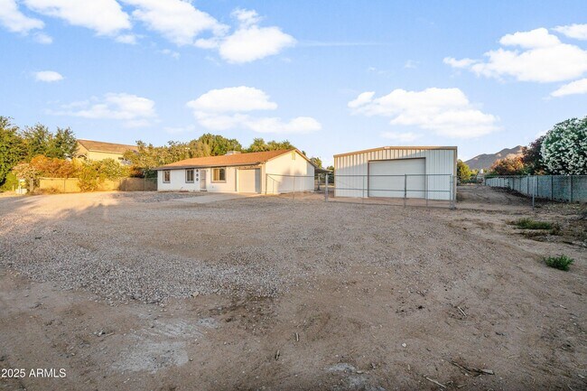 Building Photo - 17707 E Karsten Dr