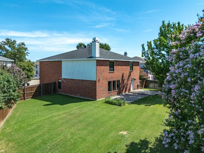 Building Photo - 5304 Los Altos Rd