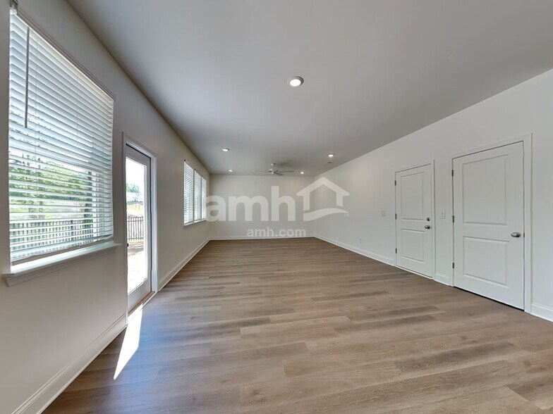 Building Photo - 190 Hickory Pointe Rd