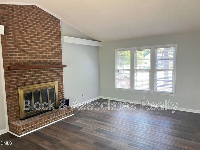 Building Photo - 200 Lake Pine Dr