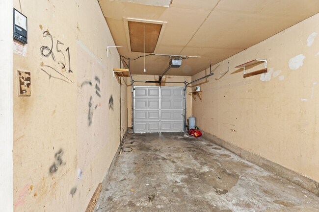 Building Photo - 1029 Hoyt Ave