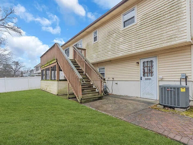 Building Photo - 36 Andover Rd