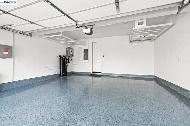 Building Photo - 33 Roccolino Ln
