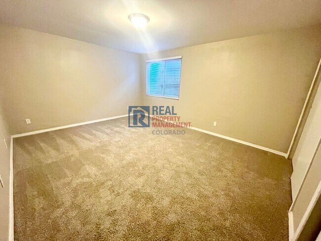 Building Photo - 392 W Rockrimmon Blvd