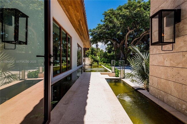 Building Photo - 864 NE 84th St