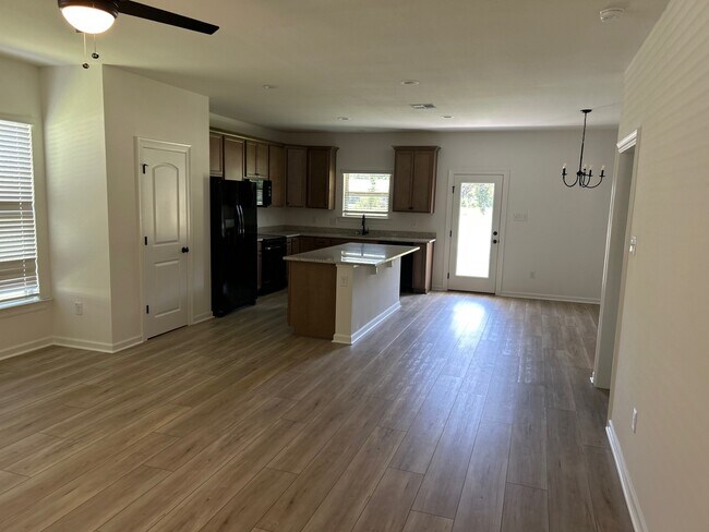 Building Photo - 41360 Rosewood Ln