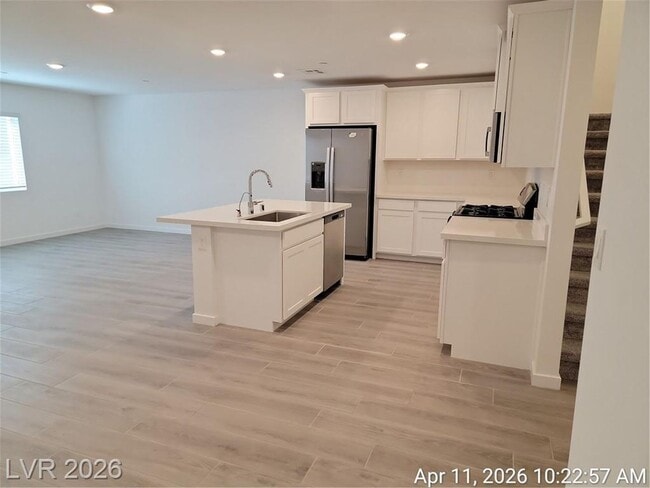 Building Photo - Spacious Henderson Townhome with Balconies and Resort Amenities