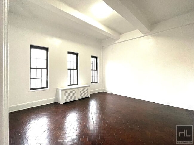 Building Photo - 160 W 73rd St