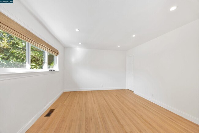 Building Photo - 3142 Windsor Ct