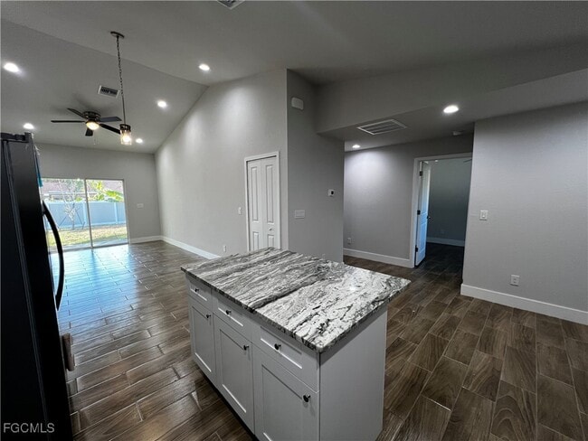 Building Photo - 1106 Cape Coral Pkwy W