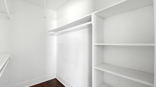 Building Photo - 1511 Sungail Dr