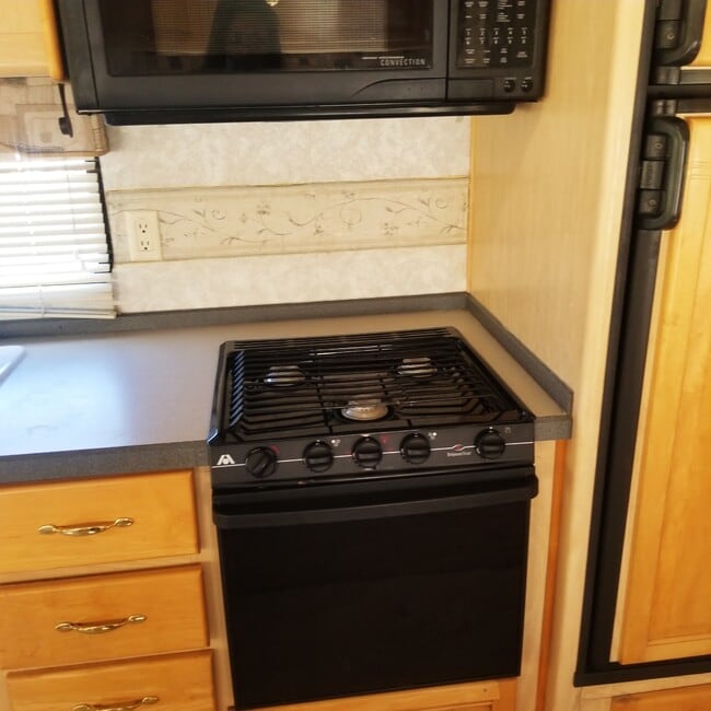 Building Photo - 218 W Carson St