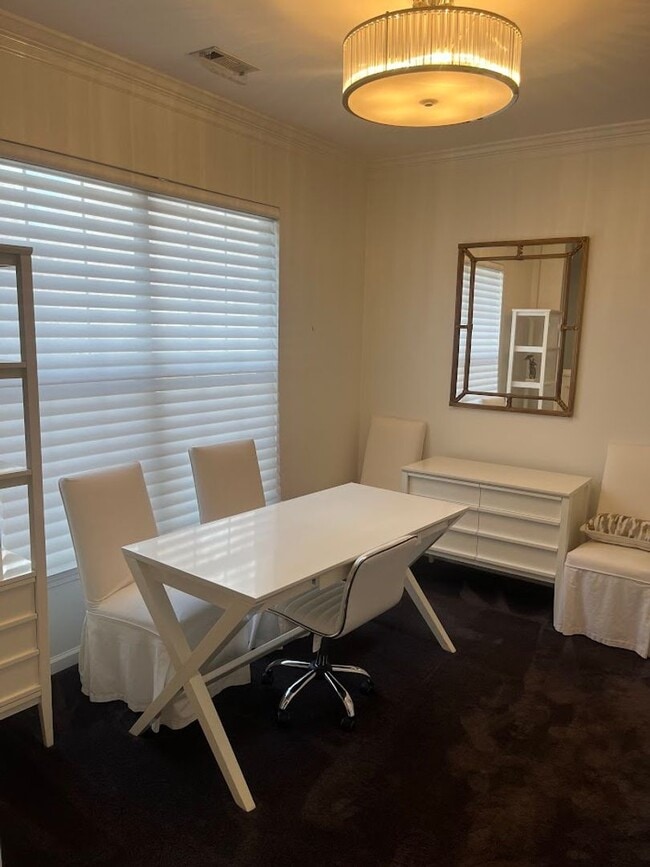 Building Photo - Available now. Beautiful, FULLY-FURNISHED 1 BR/1 BA Condo in Mt Pleasant!