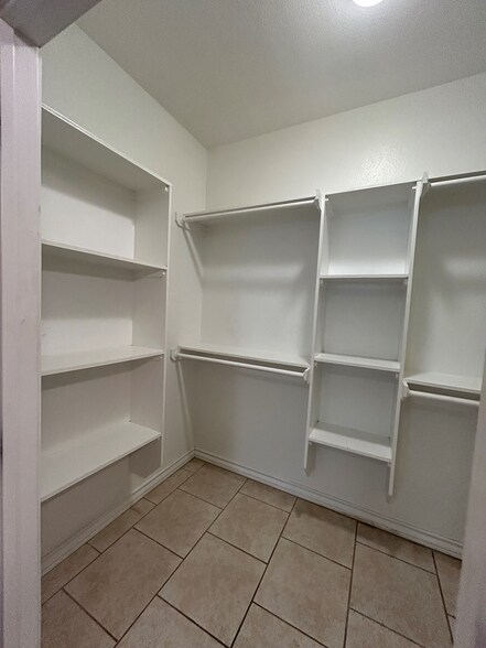 Building Photo - 11608 Catalpa St