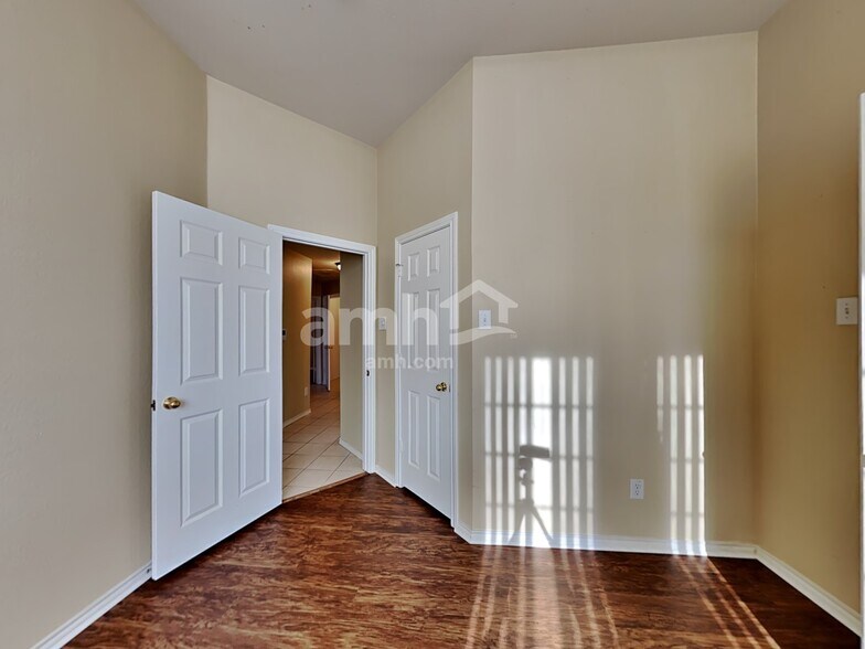 Building Photo - 7509 Amsterdam Ln