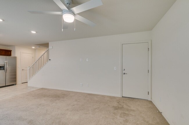 Building Photo - GORGEOUS TOWNHOME*UPGRADED*ALL APPLIANCES*...