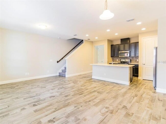 Building Photo - 15470 Honeybell Dr