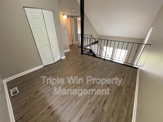 Building Photo - 411 Far Hill Dr