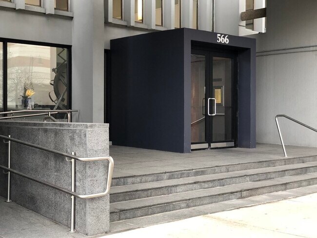 Building Photo - 32 Cherokee St