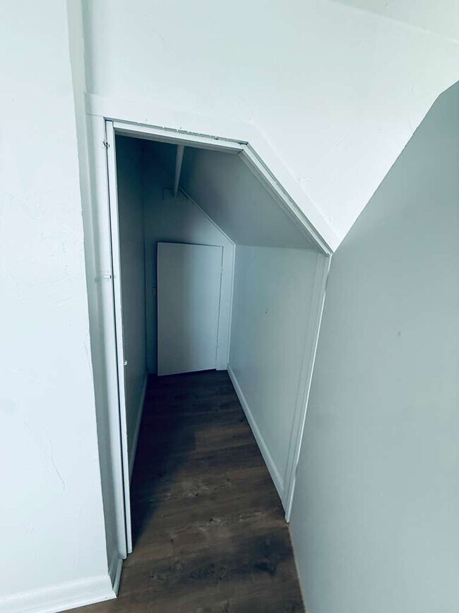 Building Photo - 124 E Northrup Dr