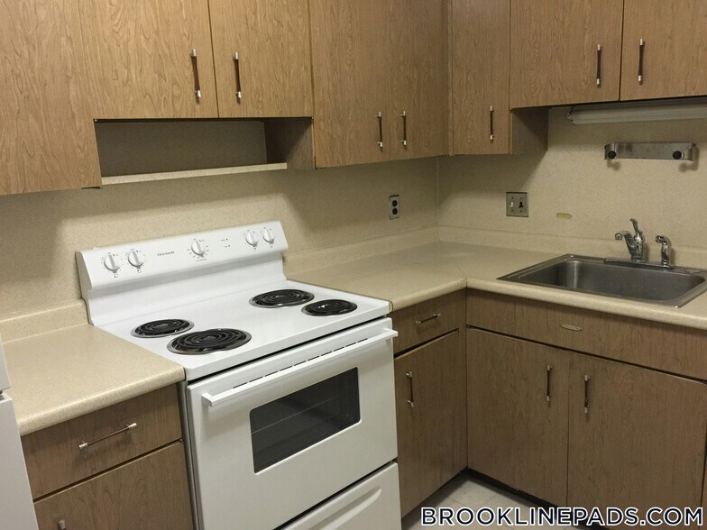 Building Photo - 312 Tappan St