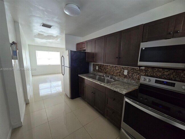 Building Photo - 4151 SW 19th St