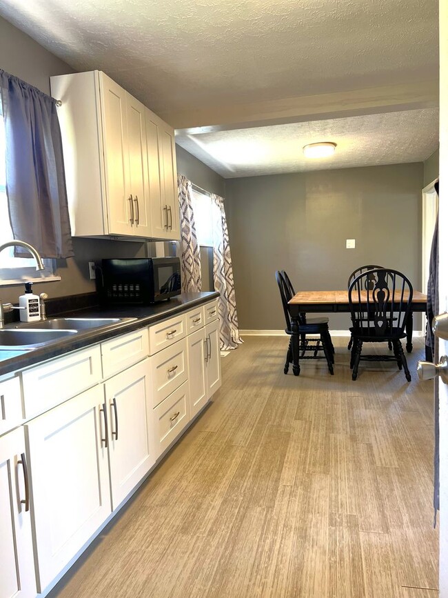 Building Photo - *Maryville 37804 - Charming 2 bedroom, 1 bath Brick Rancher with a 1-car garage - Call Adam Sharp...