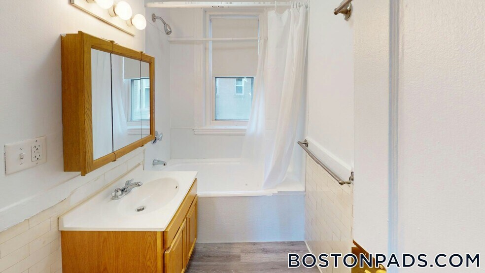 Building Photo - 1175 Boylston St