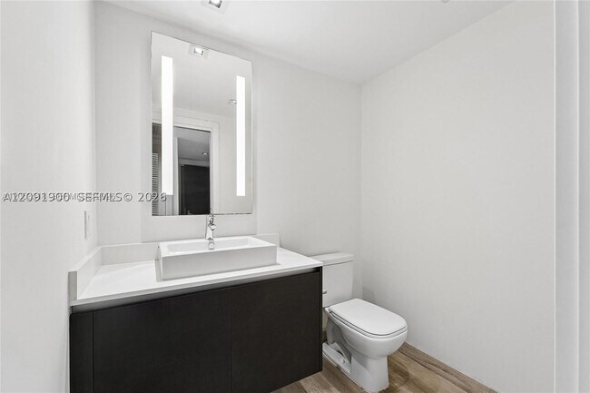 Building Photo - 1451 Brickell Ave